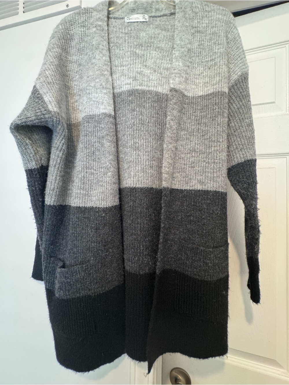 89th & Madison Gray Ombre Striped Open-Front Cardigan